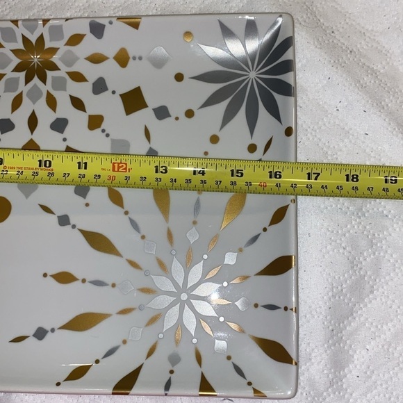 Crate and barrel  2012  16.5 × 10
Ceramic Platter Snowflake Design - Picture 2 of 7
